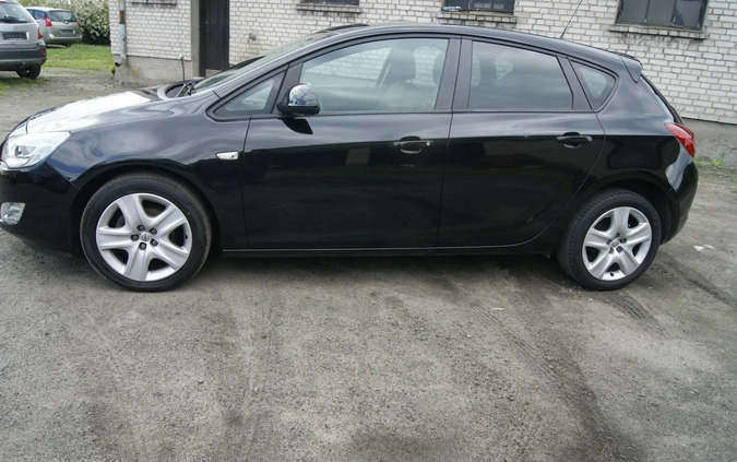 Opel Astra cena 22900 przebieg: 178000, rok produkcji 2011 z Słupca małe 121